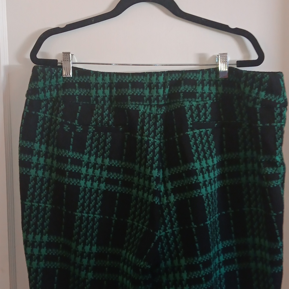 New York & Company Green Plaid Pants - Picture 4 of 5